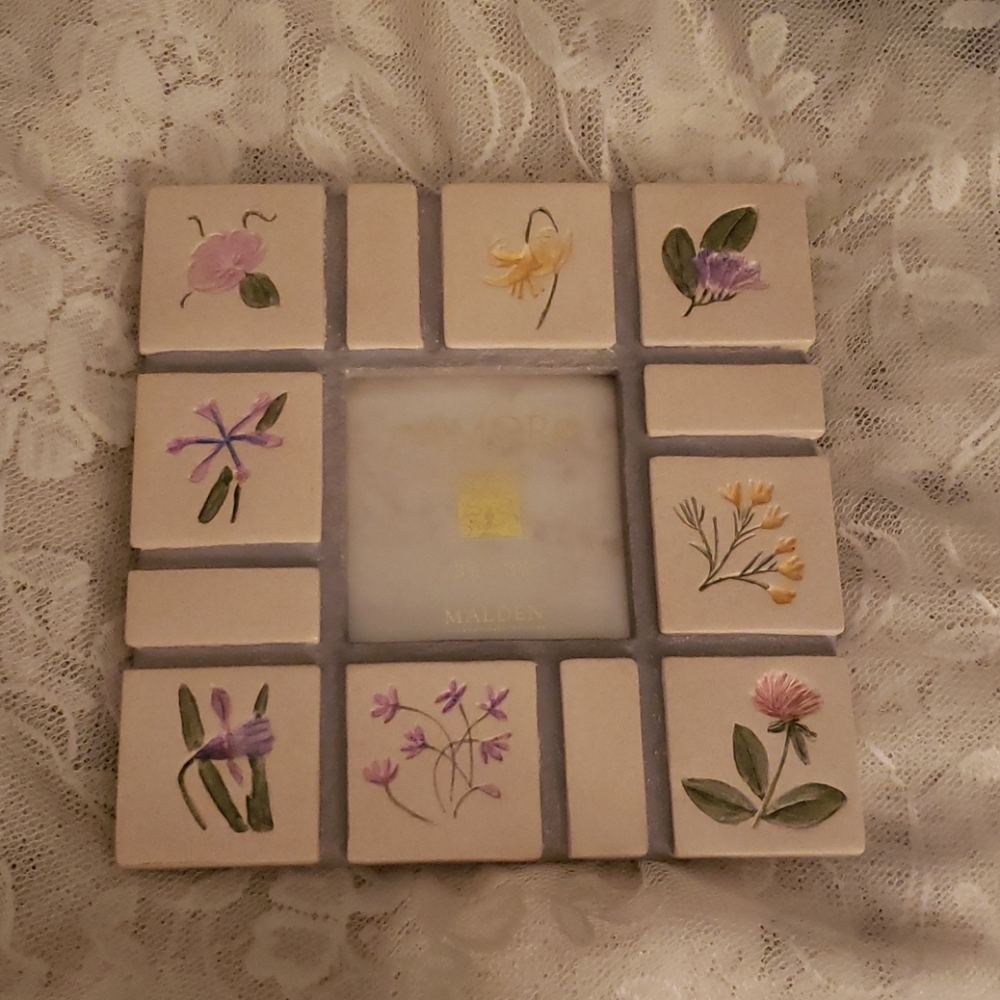 Handpainted ceramic frame. - Picture 2 of 7
